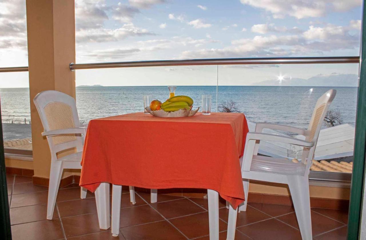Frosos Beachfront Maisonette Acharavi Acharavi  Eksteriør billede